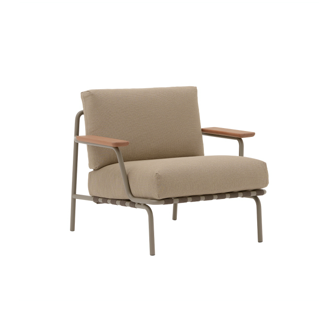 Settle Outdoor Lounge Chair